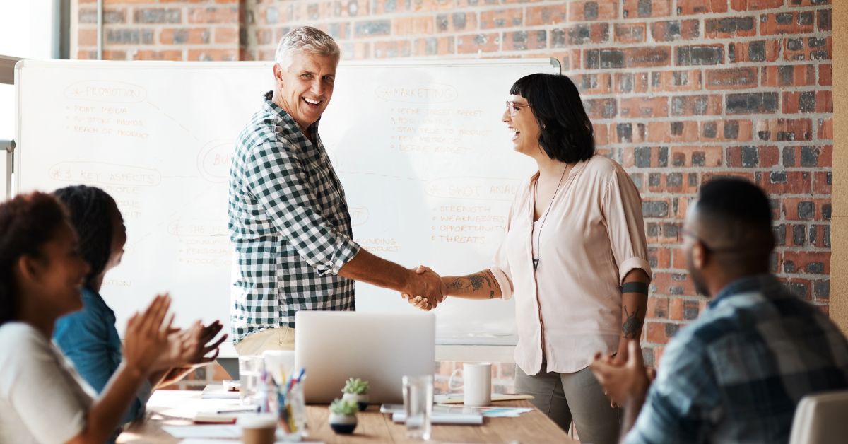 Outsourced Accounting for Government Contractors: 8 Insights and Strategies
